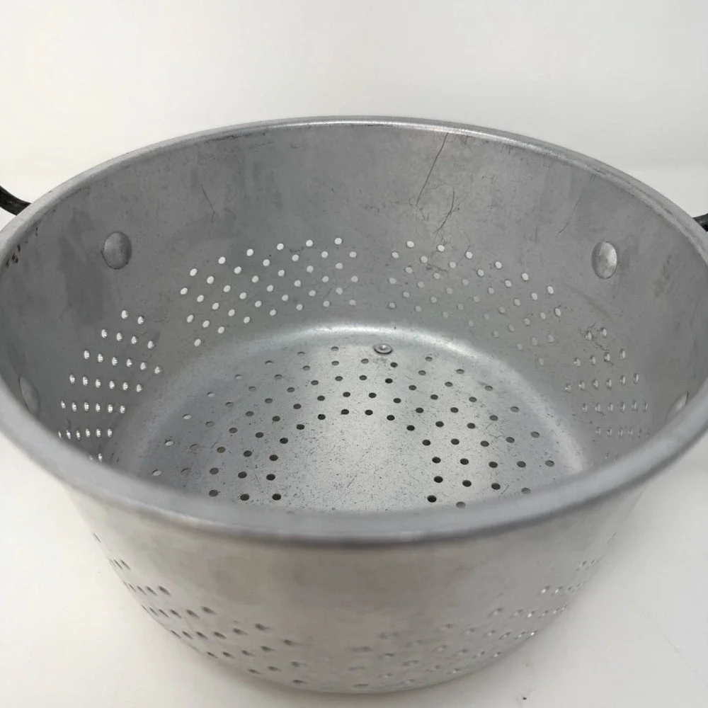 DO NOT PURCHASEVintage Royal Chef Aluminum Colander USA Strainer Farmhouse Rusti